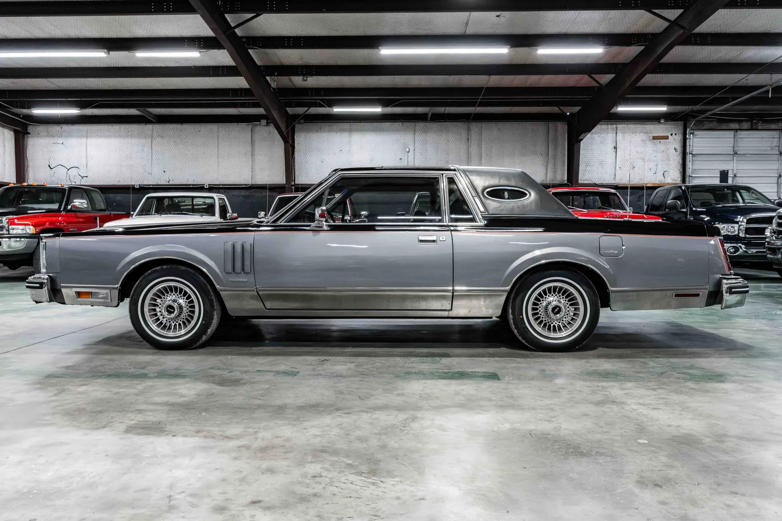 1983-Lincoln-Continental-Black-668677--34.jpg